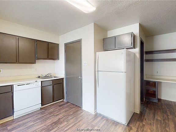5th image of 725 Peppertree Dr APT 15