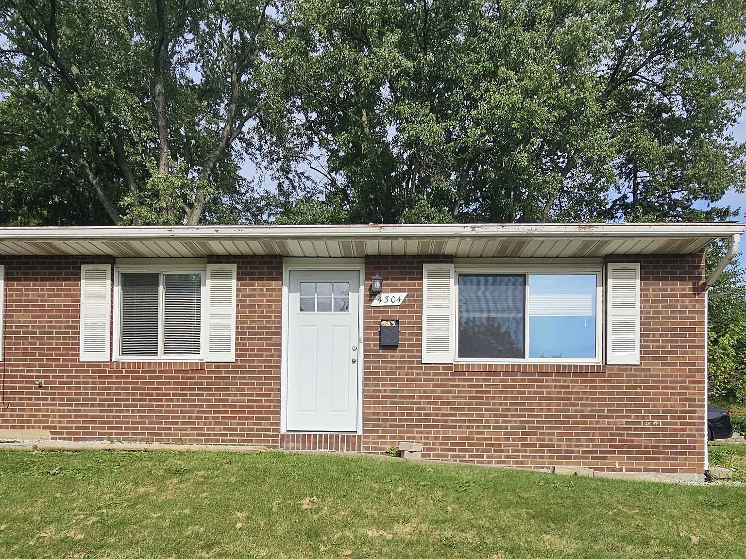 2 bed, 820 sqft, $1,100 — Photo 1