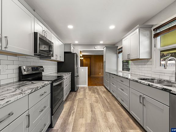 5th image of 427 Wilshire Dr N