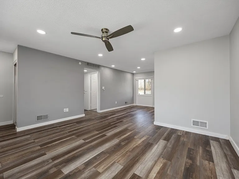 37880 Wendy Lee St — Photo 3