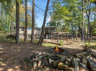 5053 Lakeview Ct SW, Lilburn, GA 30047