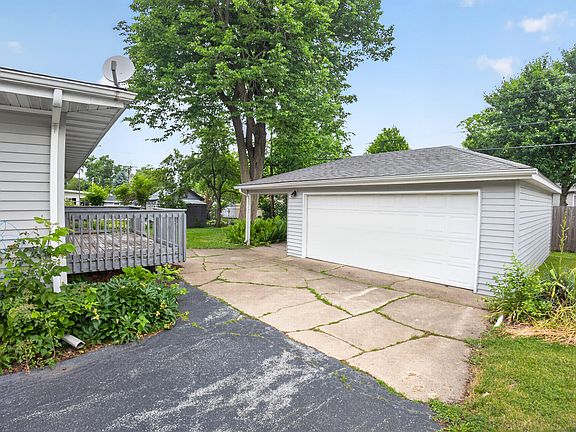 4th image of 922 E Crestview Ct