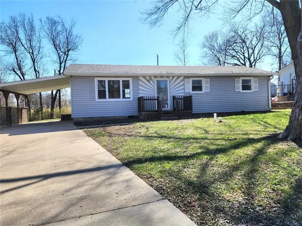 611 E Poplar Dr, Windsor, MO 65360