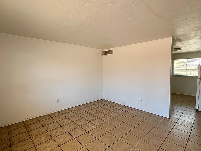 7532 N 21st Ave — Photo 3