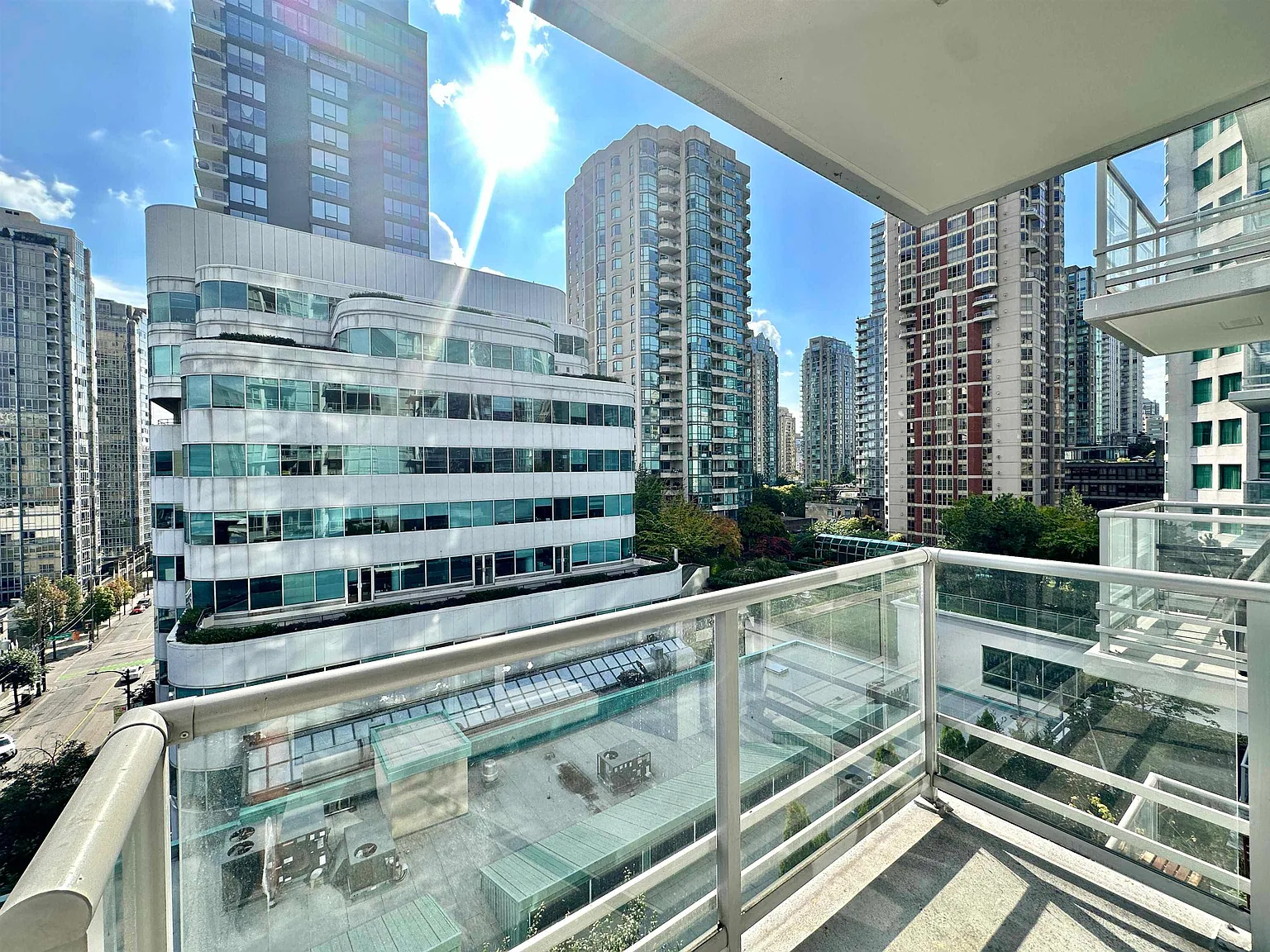 2 bed, 871 sqft, $3,200 — Photo 3