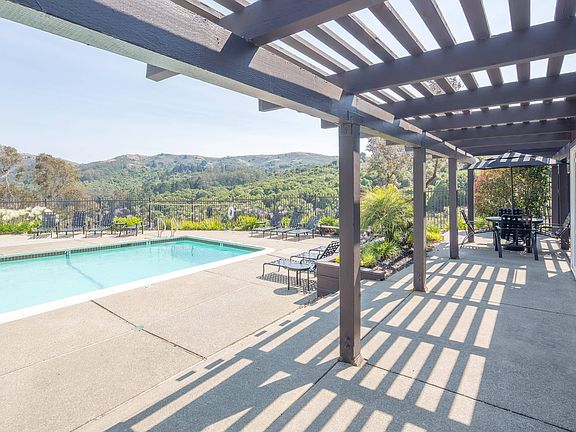 Resort Style Pool ; Summit at Sausalito ; Luxury Apartments at Sausalito
