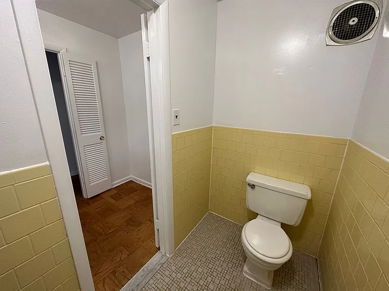 Melrose Apartments — Photo 27