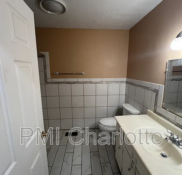 1784 Ashley St — Photo 10