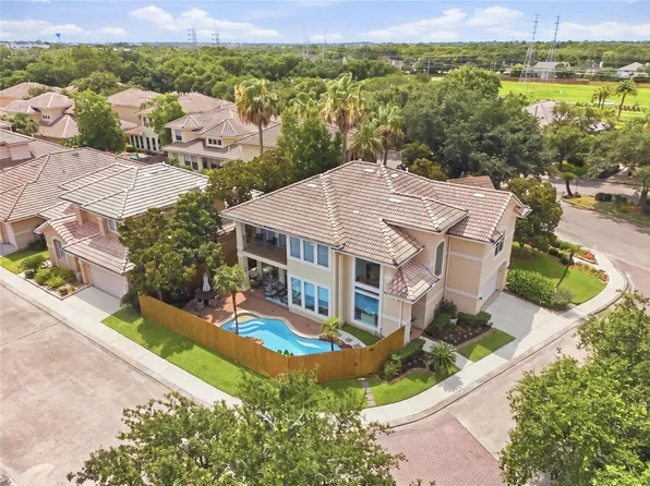 320 Harborside Cir, Kemah, TX 77565