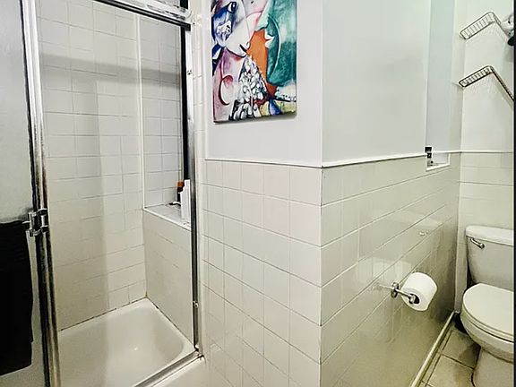 5th image of 139 Eldridge St APT 4