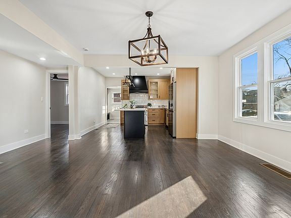 4th image of 929 Prairie Ave