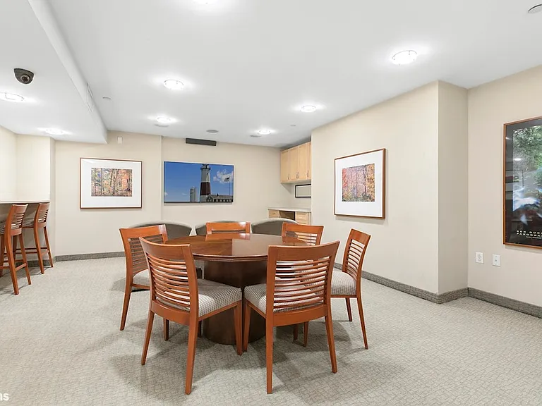 250 E 30th St #8J — Photo 11