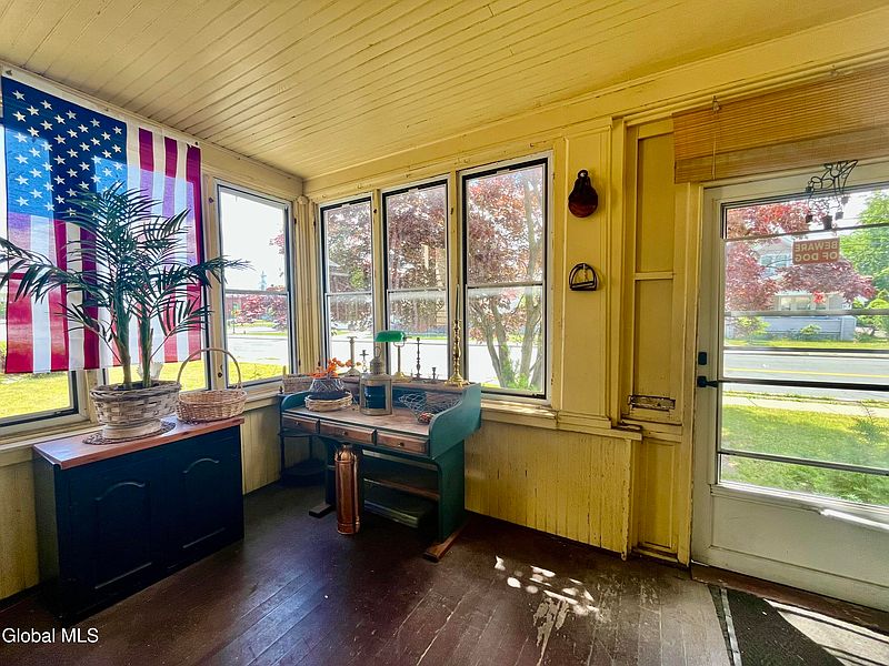 5th image of 1828 Helderberg Avenue