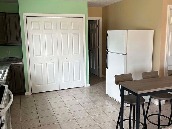 5th image of 218 Fowler St