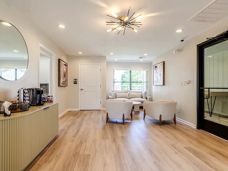 Ridgewood Village Apts — Photo 11