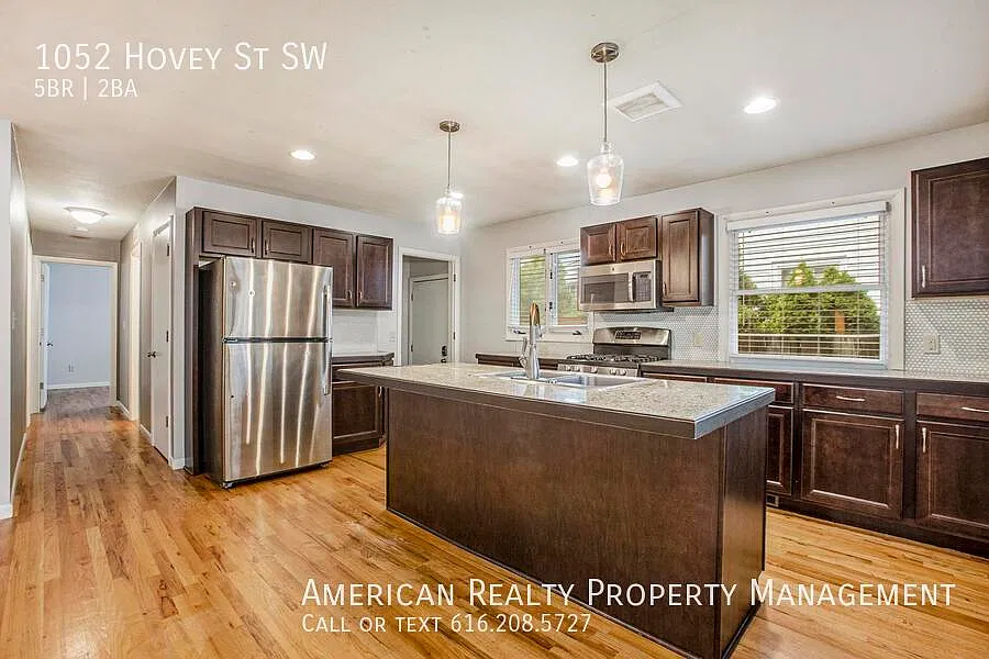 5 bed, 1800 sqft, $3,200 — Photo 2