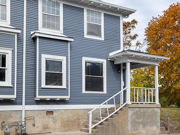 2nd image of 118 E 21st St