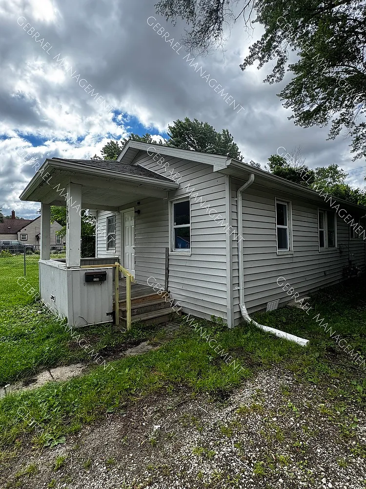 3208 Holly ave. — Photo 2