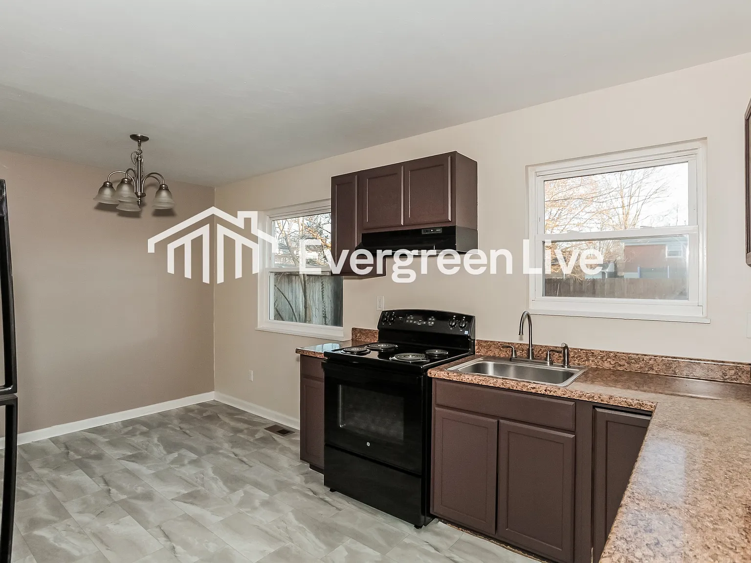4 bed, 2.0 bath, 1813 sqft, $2,095 — Photo 4