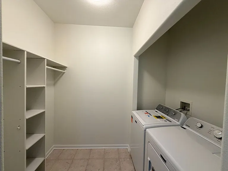 225 S Monroe St — Photo 12