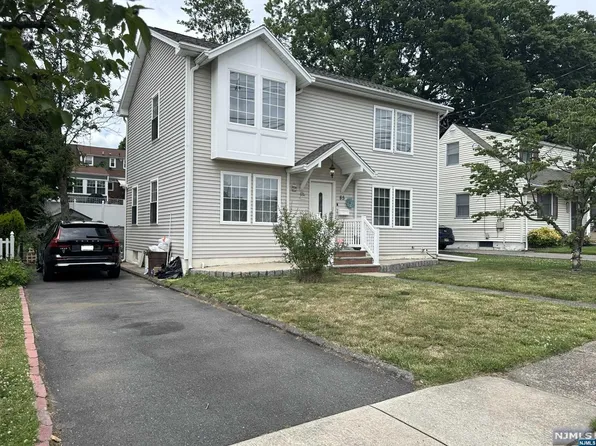 85 Willow St, Elmwood Park, NJ 07407