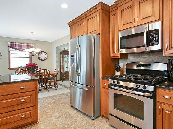 2nd image of 3317 Yellowstone Dr SW