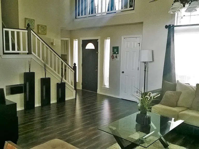 2417 Warwick Ave — Photo 2