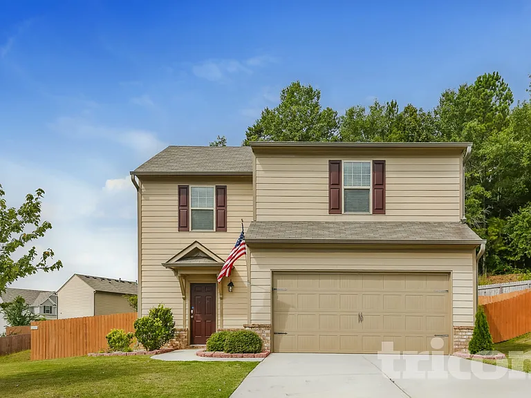 1042 Sutherland Dr — Photo 1