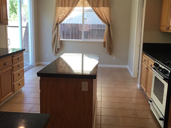 3rd image of 2297 Hampshire Dr