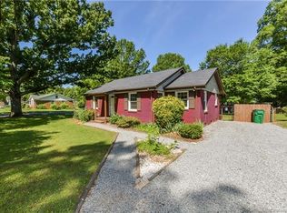 801 Farmcrest Dr, Charlotte, NC 28206