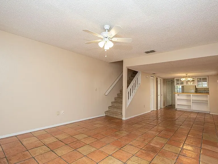 2134 Fletchers Point Cir #2134 — Photo 3