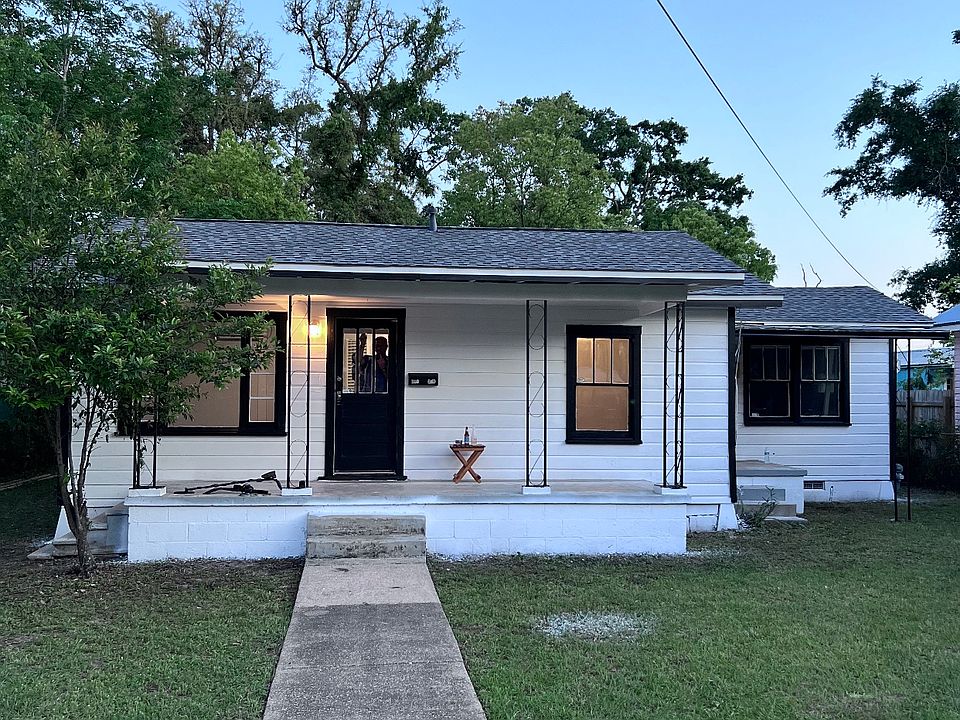 Front of house with a large covered patio