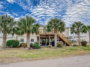 502 Canal St, Surf City, NC 28445