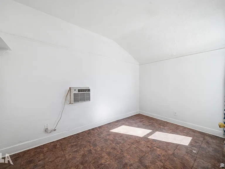 593 S 1st Ave — Photo 22