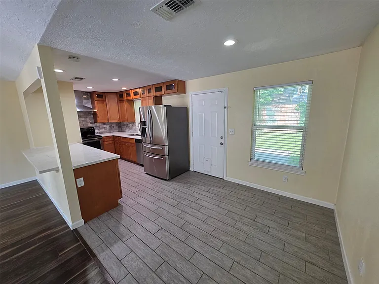21011 Rivershadows Ln — Photo 2
