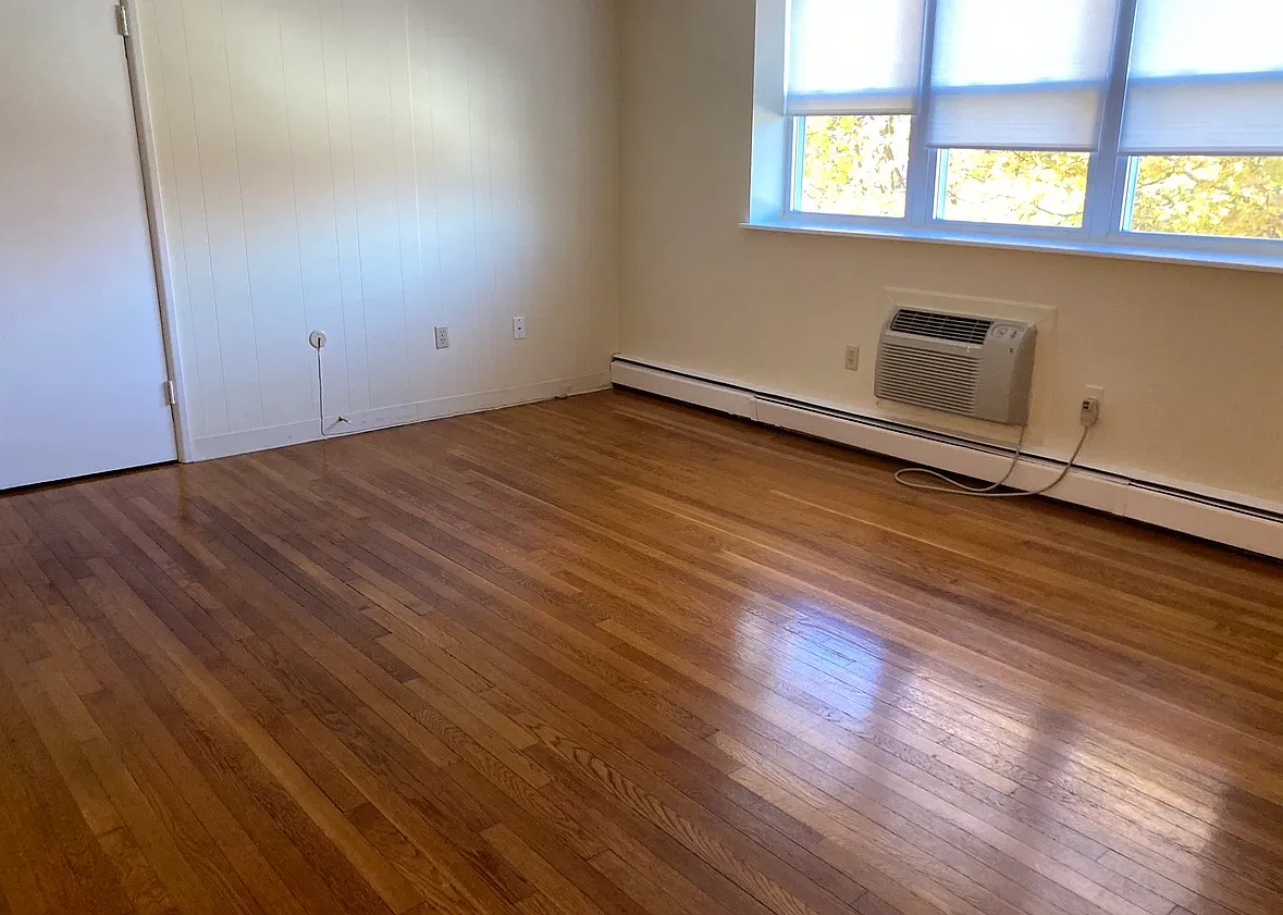 1751 Washington St — Photo 4