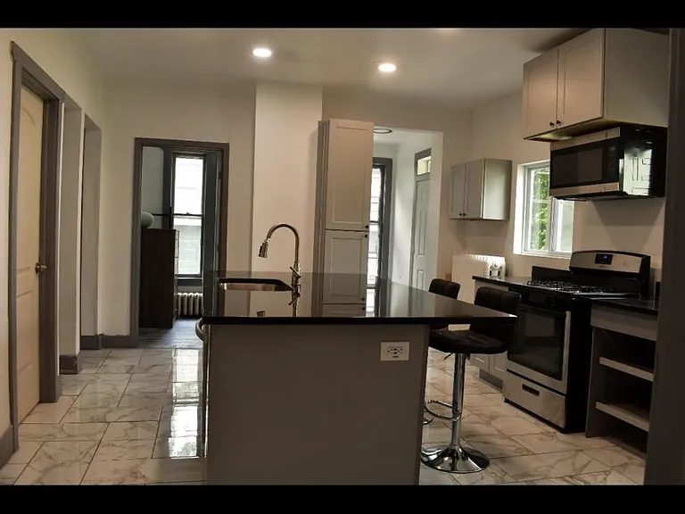 171 Chapin St — Photo 2