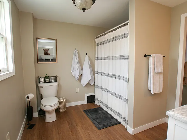 418 W Holmes St — Photo 10