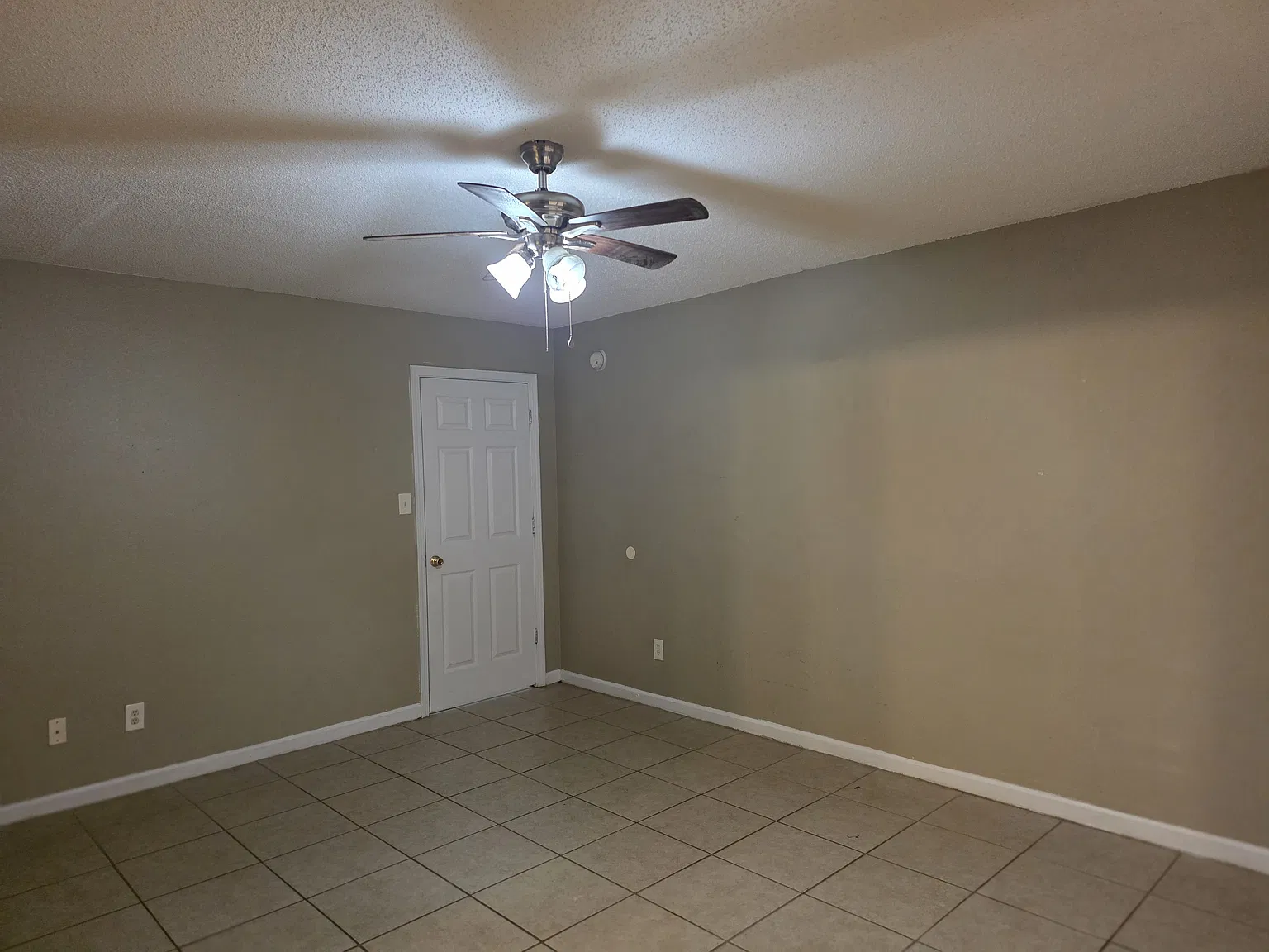 3 bed, 2.5 bath, 1405 sqft, $1,495 — Photo 3