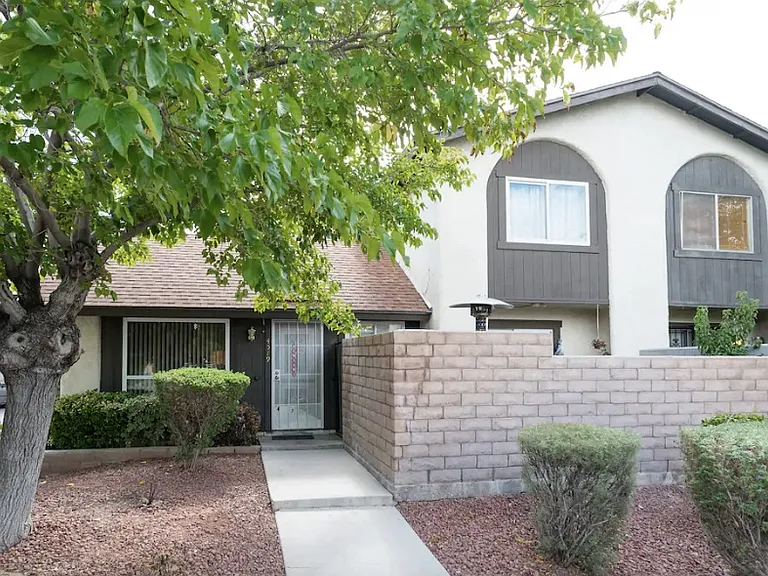 4519 Buena Vista Dr — Photo 1