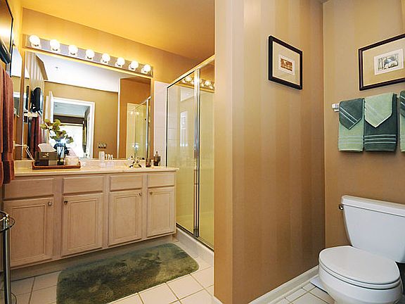 5th image of 903 Bromley Pl #13-B4