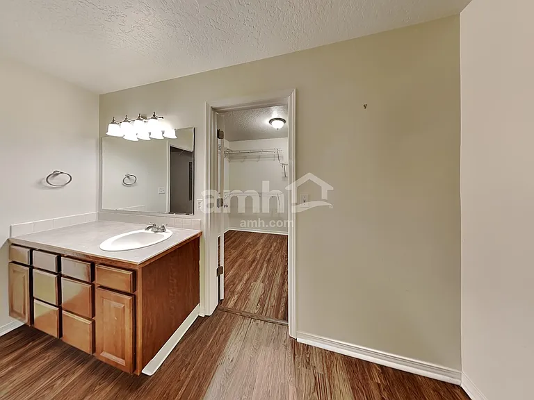 1211 N Cambrick Dr — Photo 12