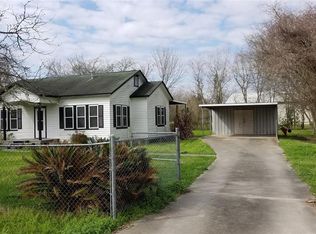 800 Steele Rd, Highlands, TX 77562