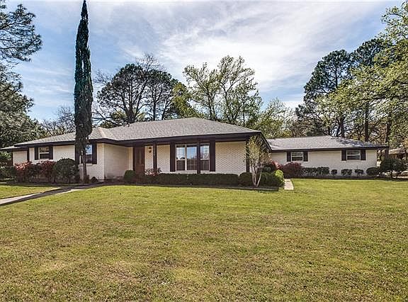 2nd image of 109 Hollyhill Ln
