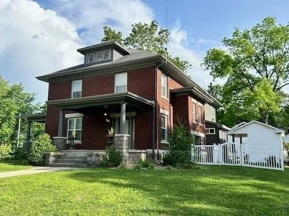 Cherry St, Nevada, MO 64772