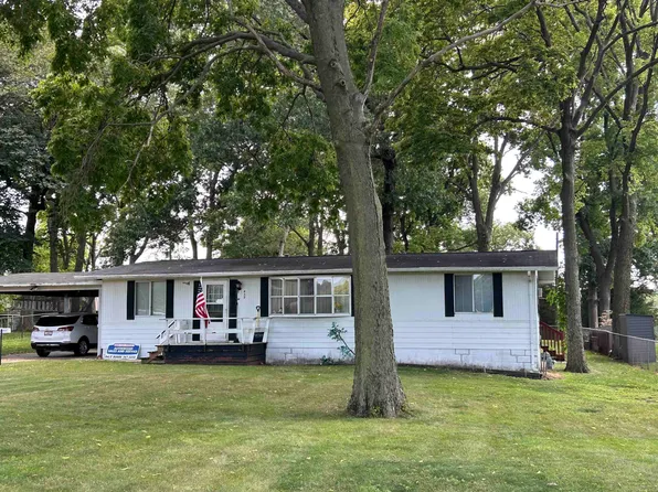 435 W Kroll Rd, East Dubuque, IL 61025