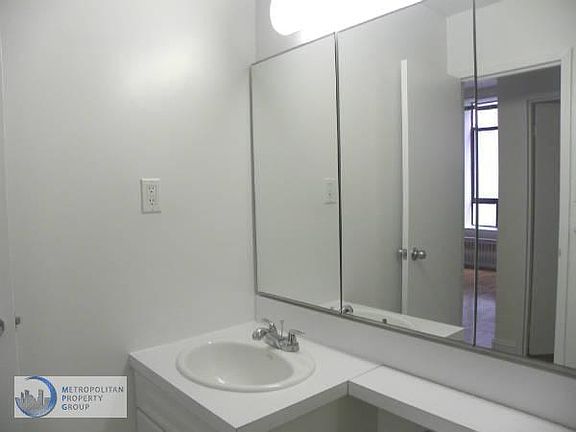 4th image of 1 Astor Pl APT 8L
