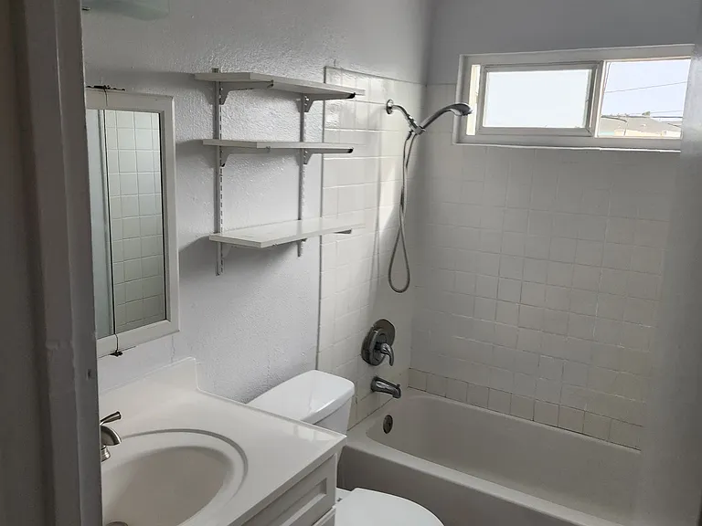 725 Boulevard Ave #G — Photo 4