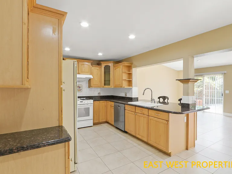 11186 Lavender Ave — Photo 12