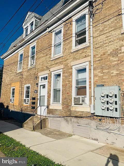 218 Walnut St photo 1